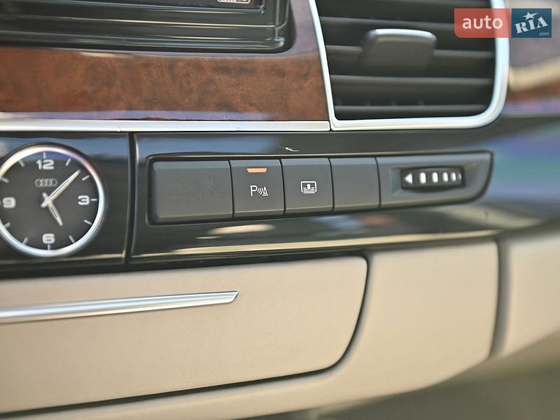 Седан Audi A8 2010 в Ровно