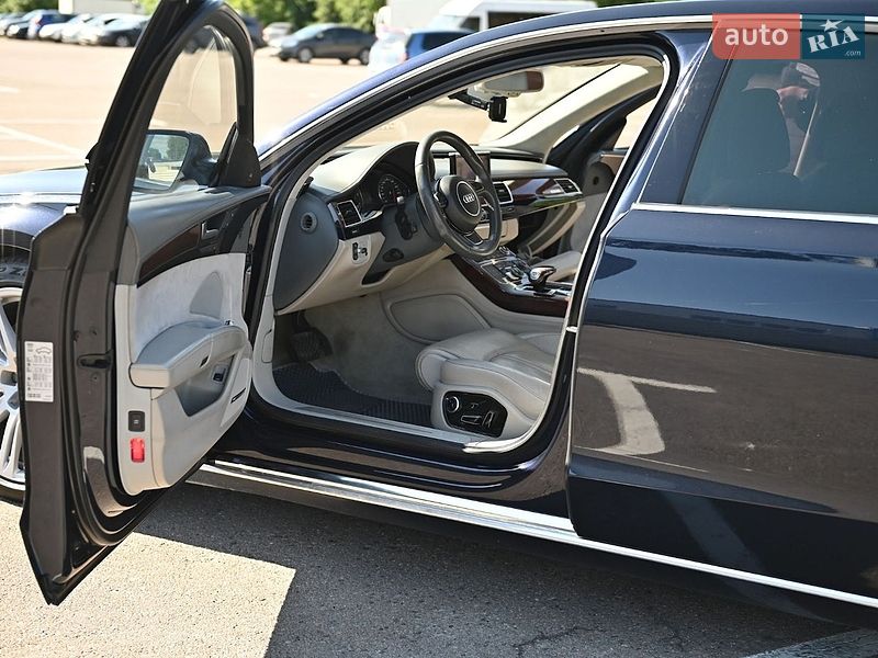 Седан Audi A8 2010 в Ровно