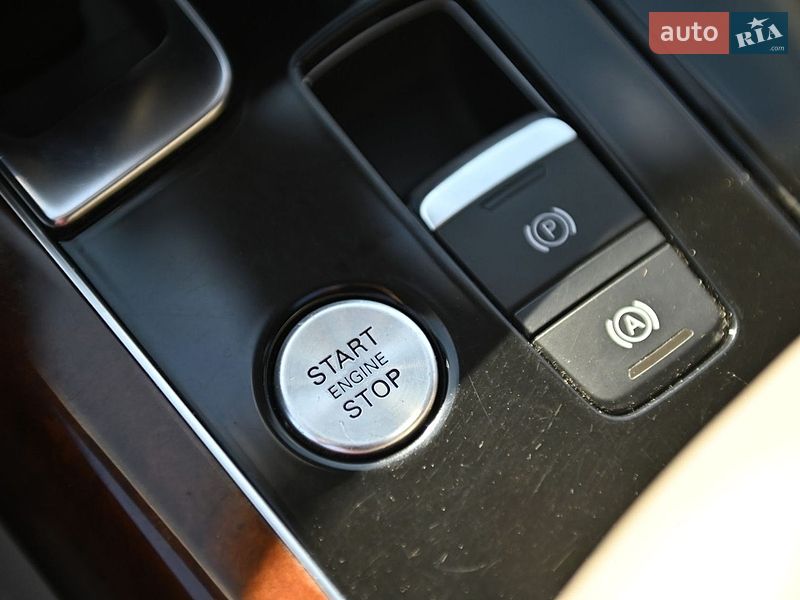 Седан Audi A8 2010 в Ровно