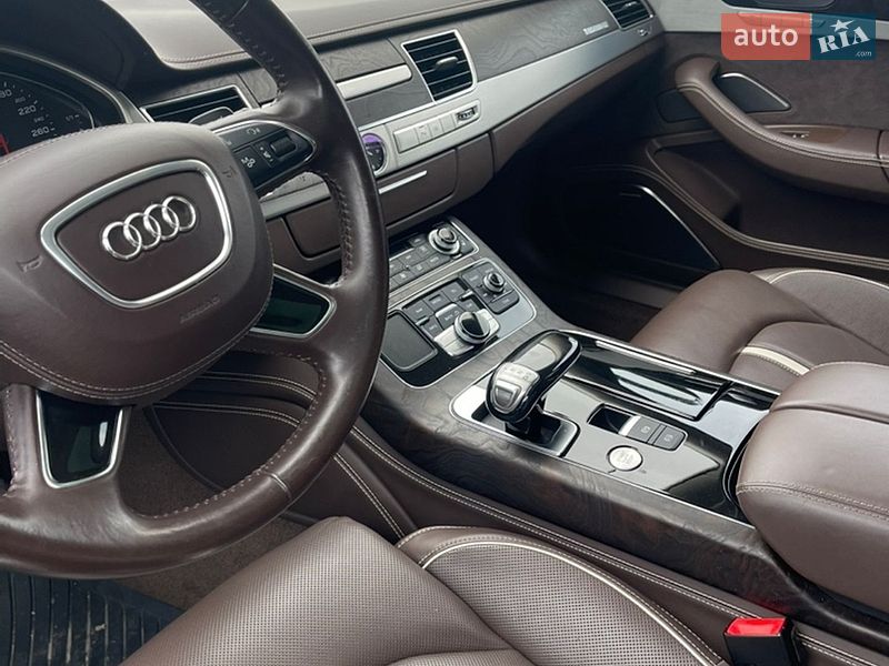 Седан Audi A8 2012 в Запорожье