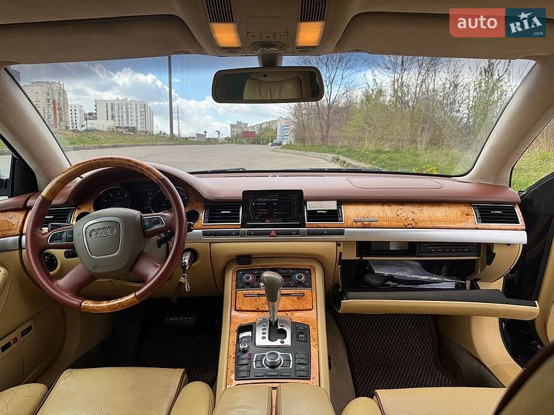 Седан Audi A8 2009 в Львове