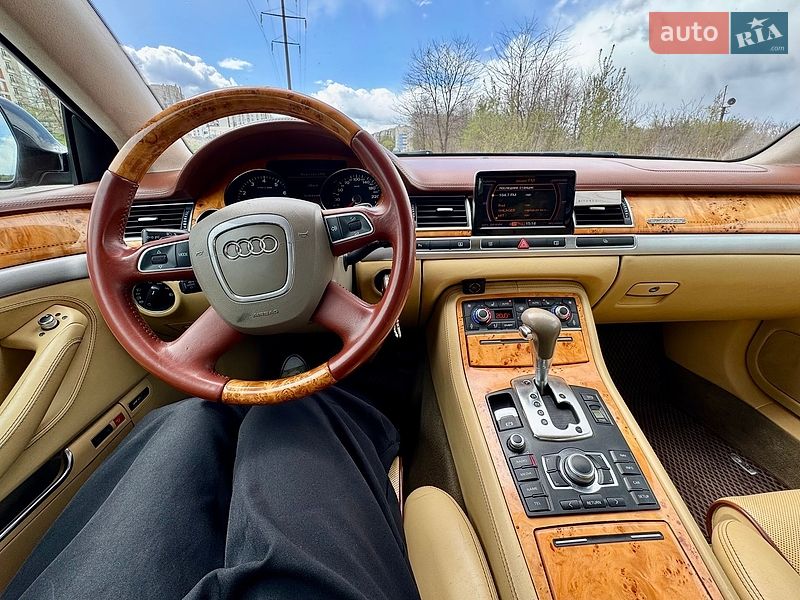 Седан Audi A8 2009 в Львове