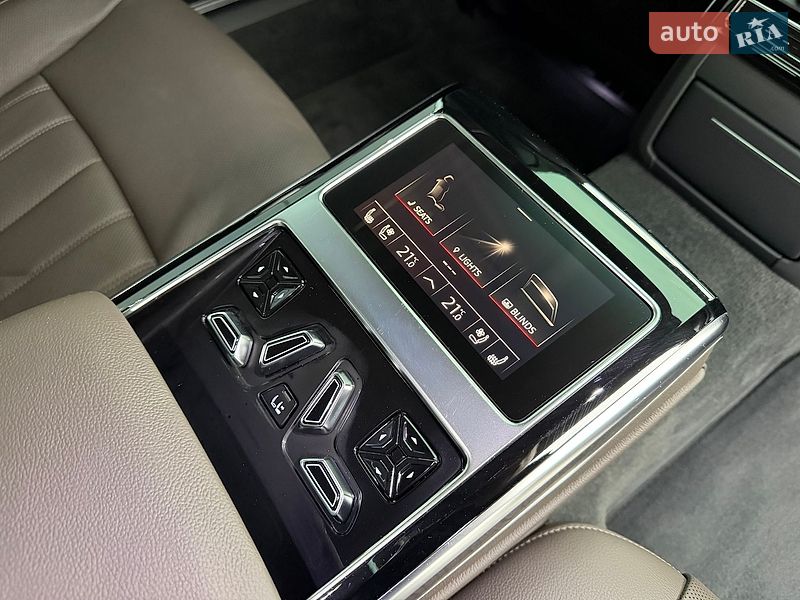 Седан Audi A8 2022 в Киеве