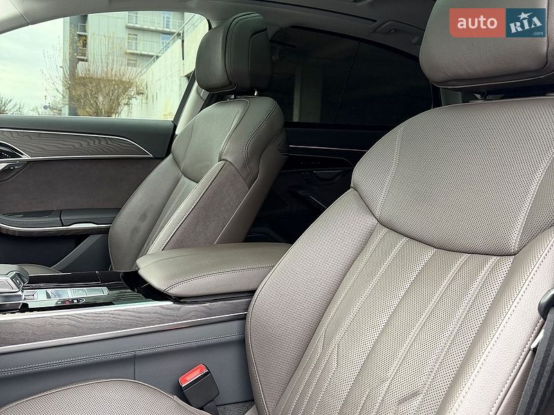 Седан Audi A8 2022 в Киеве
