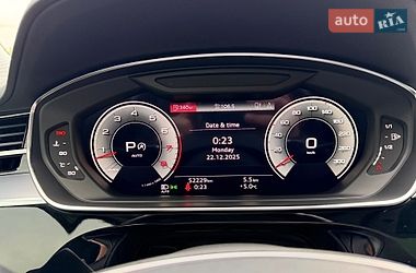 Седан Audi A8 2022 в Киеве