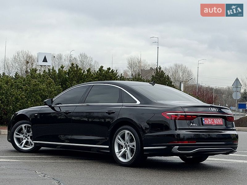 Седан Audi A8 2022 в Киеве