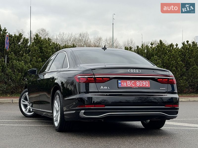 Седан Audi A8 2022 в Киеве
