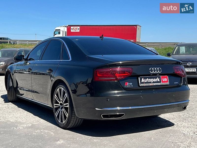 Седан Audi A8 2012 в Львові