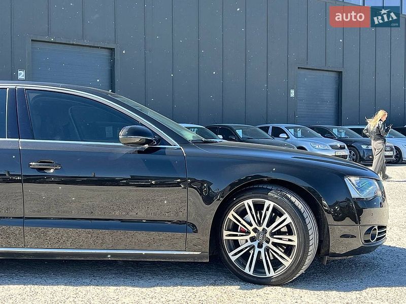 Седан Audi A8 2012 в Львові