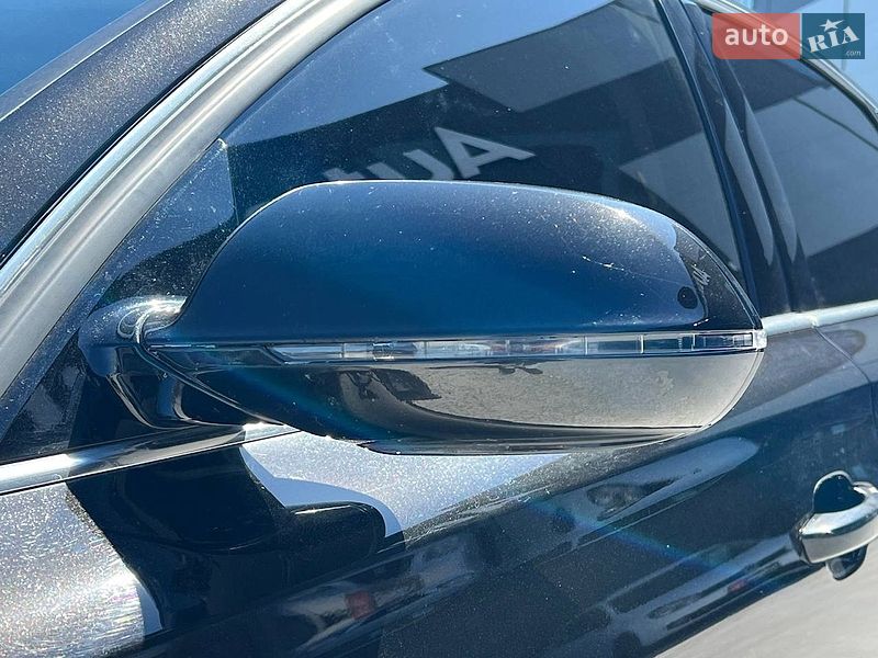 Седан Audi A8 2012 в Львові