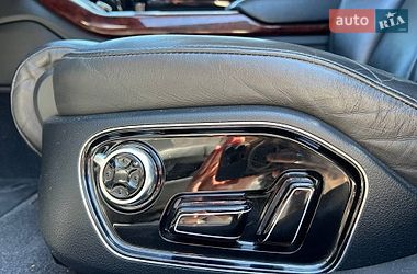 Седан Audi A8 2012 в Львові