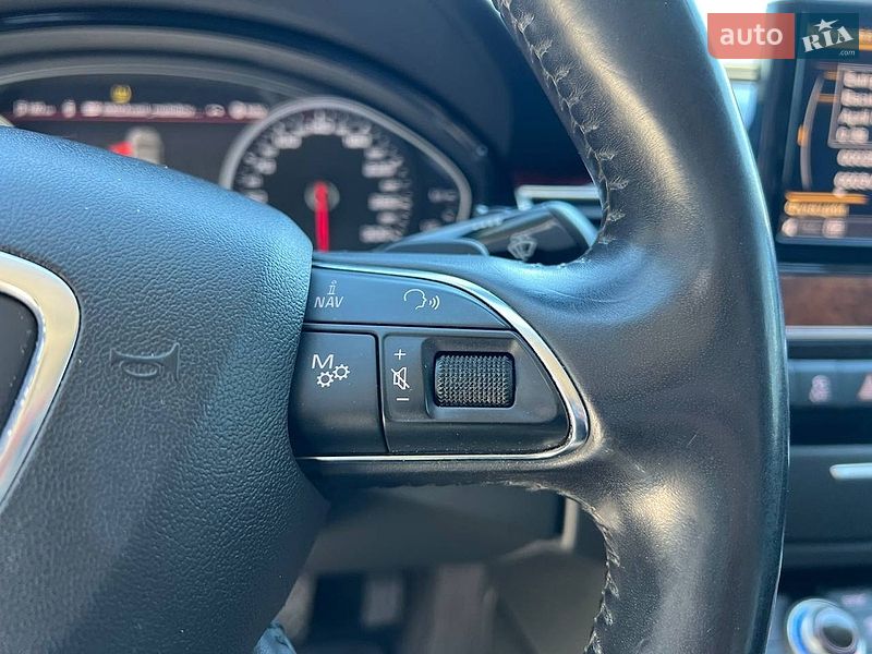 Седан Audi A8 2012 в Львові