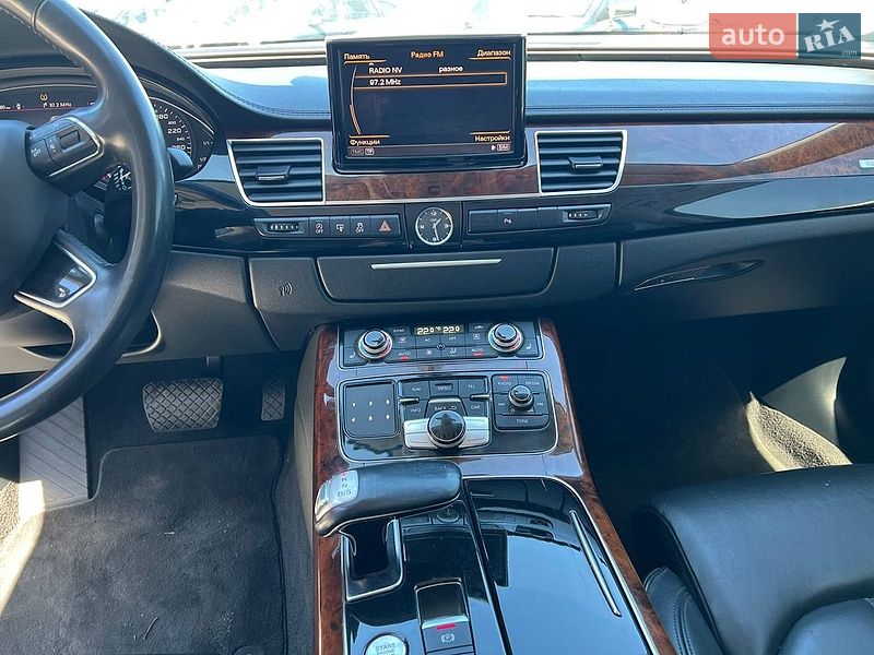 Седан Audi A8 2012 в Львові