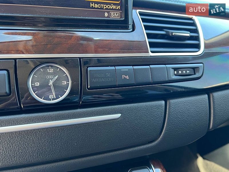 Седан Audi A8 2012 в Львові