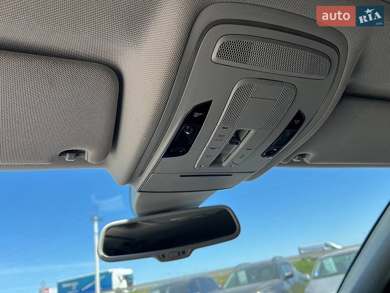 Седан Audi A8 2012 в Львові