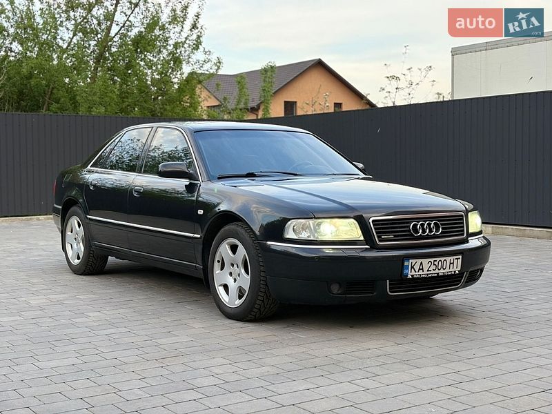 Седан Audi A8 2000 в Староконстантинове