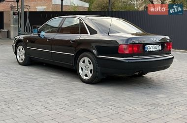 Седан Audi A8 2000 в Староконстантинове