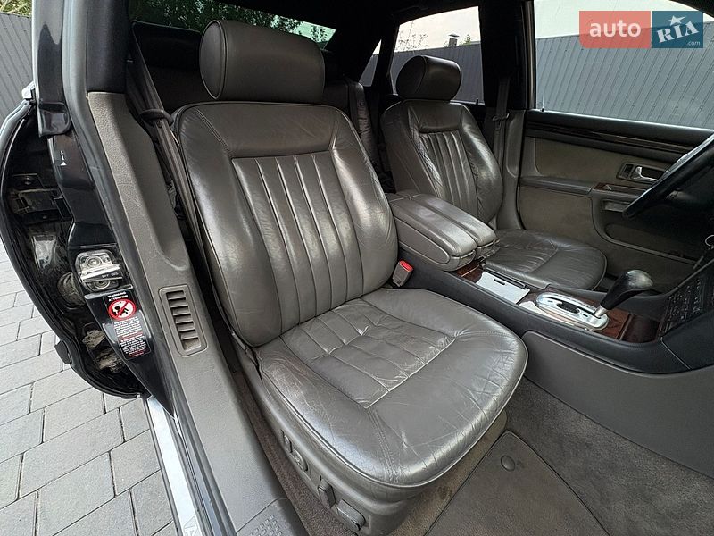 Седан Audi A8 2000 в Староконстантинове