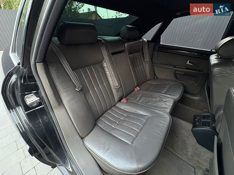 Седан Audi A8 2000 в Староконстантинове