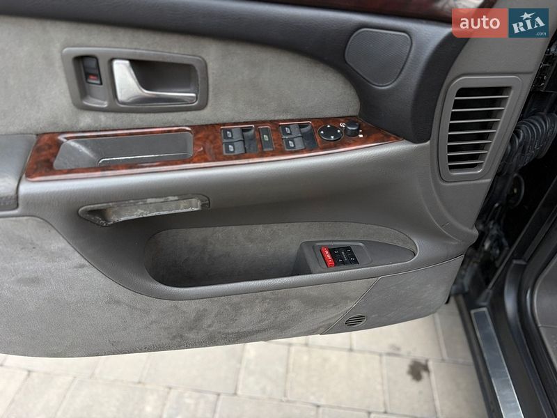 Седан Audi A8 2000 в Староконстантинове