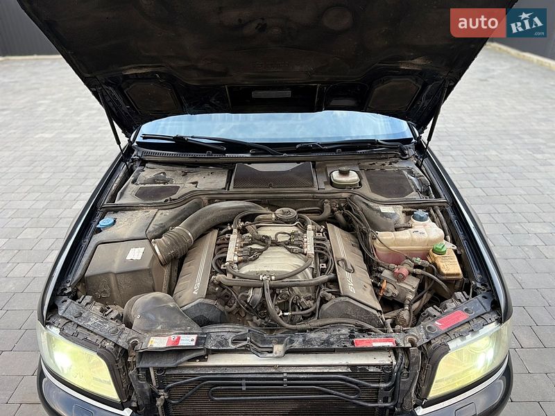 Седан Audi A8 2000 в Староконстантинове