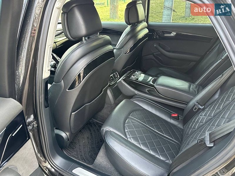 Седан Audi A8 2014 в Виннице