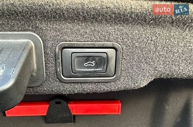 Седан Audi A8 2014 в Виннице