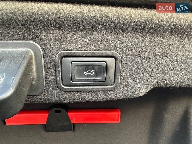 Седан Audi A8 2014 в Виннице