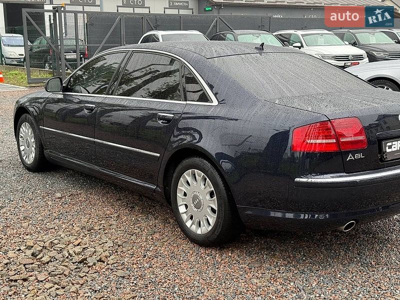 Седан Audi A8 2009 в Стрию