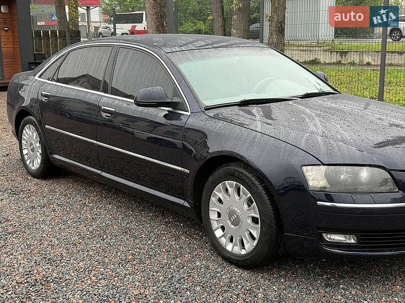 Седан Audi A8 2009 в Стрию