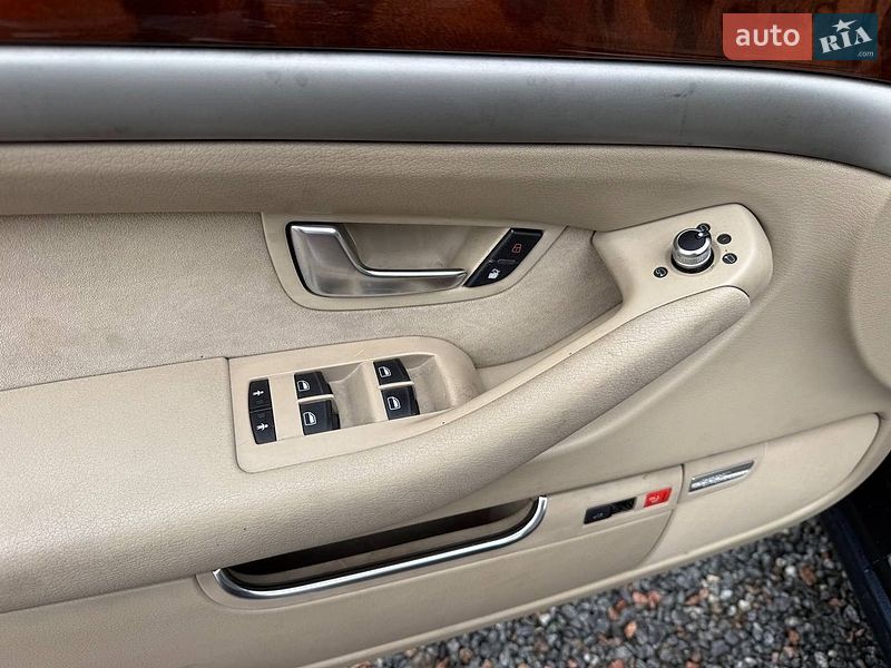 Седан Audi A8 2009 в Стрию