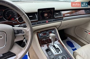 Седан Audi A8 2009 в Стрию