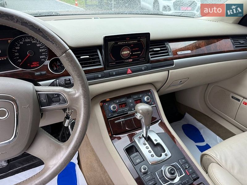 Седан Audi A8 2009 в Стрию