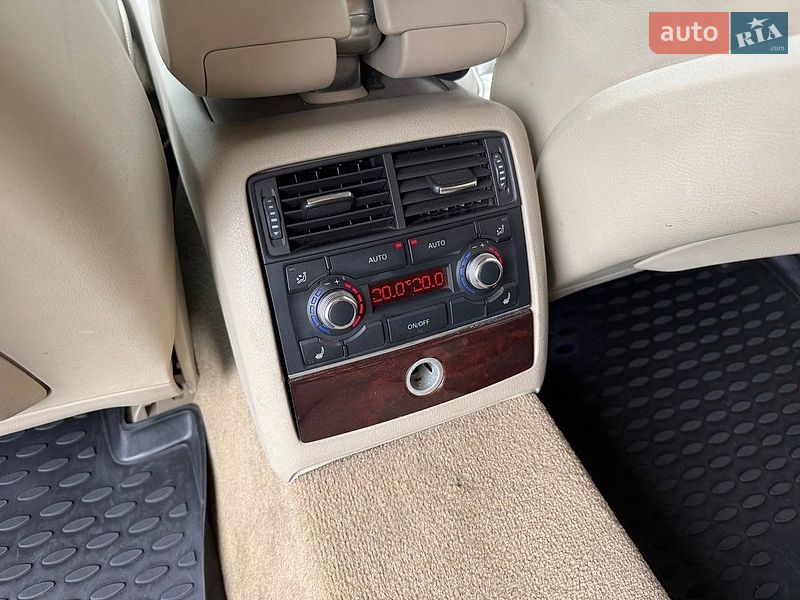 Седан Audi A8 2009 в Стрию