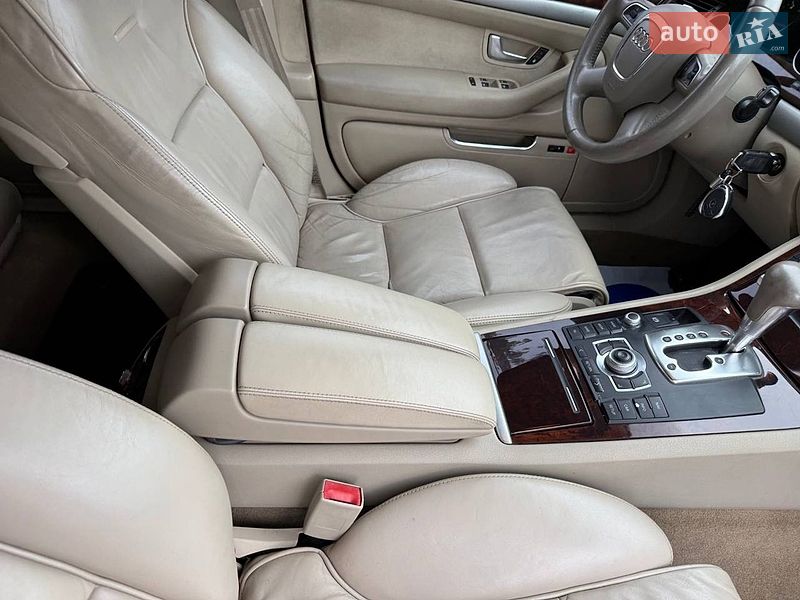 Седан Audi A8 2009 в Стрию