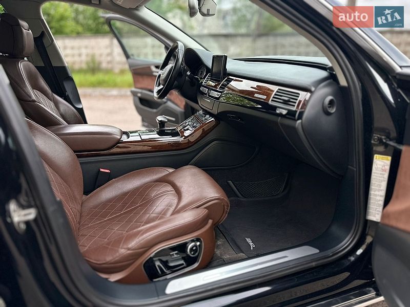 Седан Audi A8 2013 в Львове