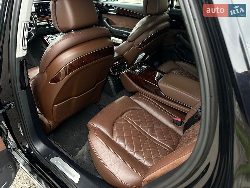 Седан Audi A8 2013 в Львове