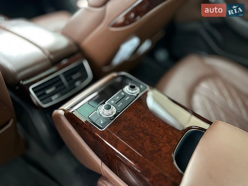 Седан Audi A8 2013 в Львове