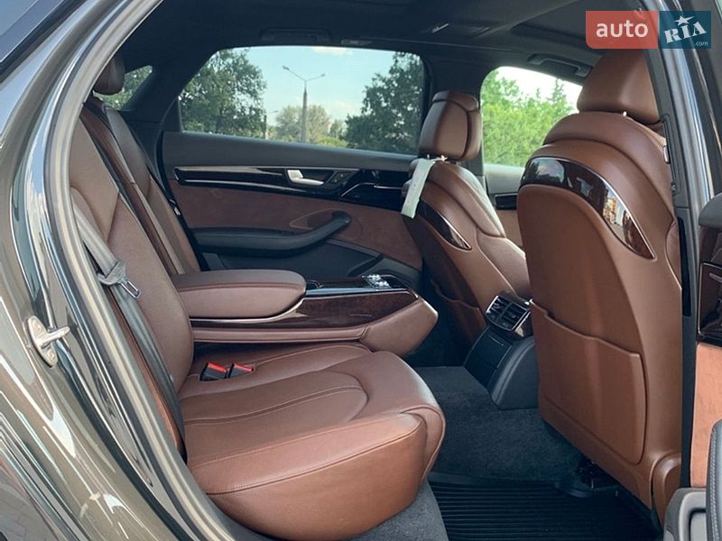 Седан Audi A8 2017 в Харькове