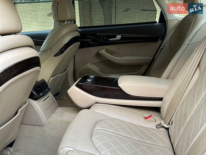 Седан Audi A8 2013 в Днепре