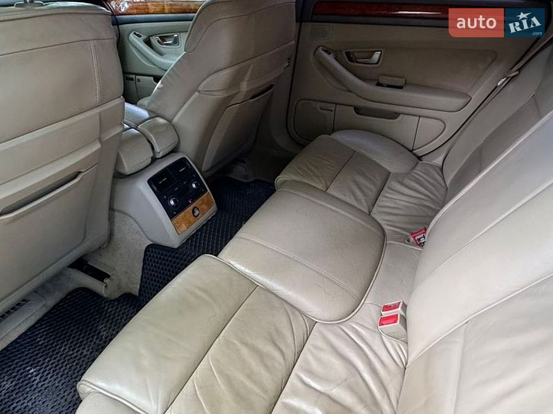 Седан Audi A8 2004 в Прилуках