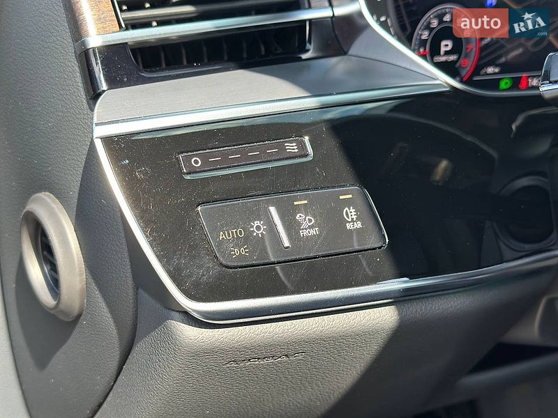 Седан Audi A8 2019 в Днепре