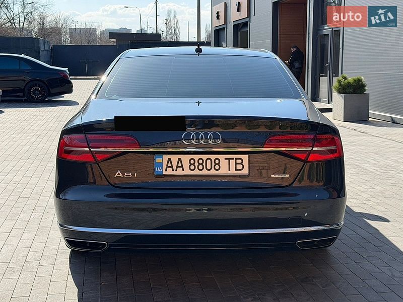Седан Audi A8 2015 в Киеве