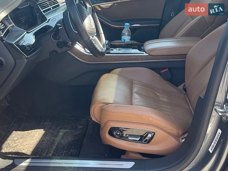 Audi A8 2018 VIN WAU8DAF83KN010633 фото оголошення 14 з 176