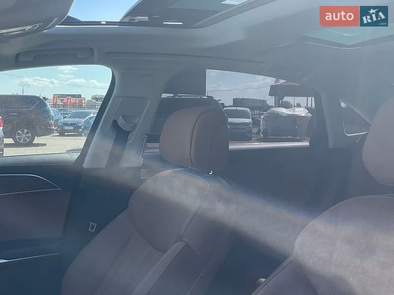 Audi A8 2018 VIN WAU8DAF83KN010633 фото оголошення 19 з 176