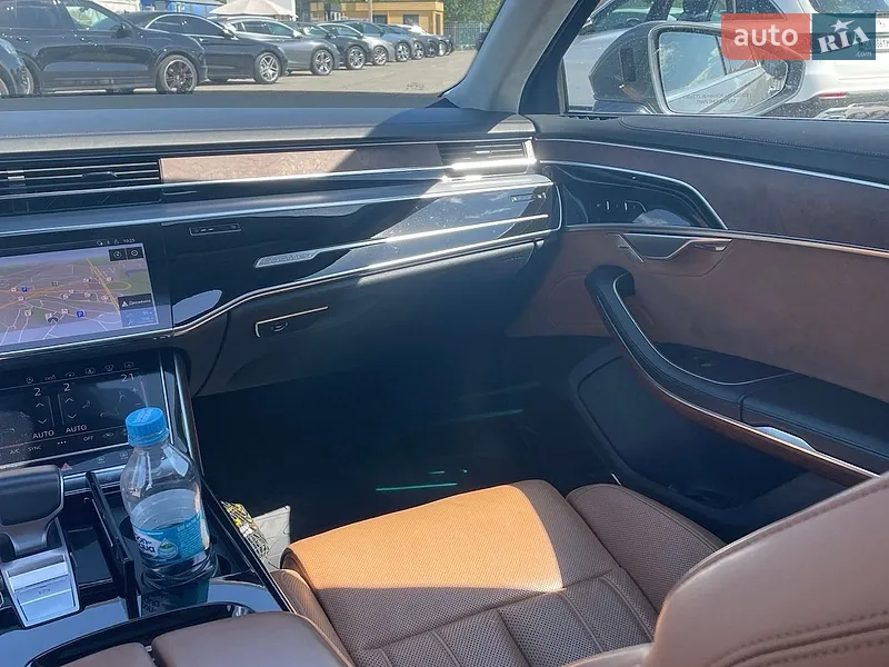 Audi A8 2018 VIN WAU8DAF83KN010633 фото оголошення 24 з 176