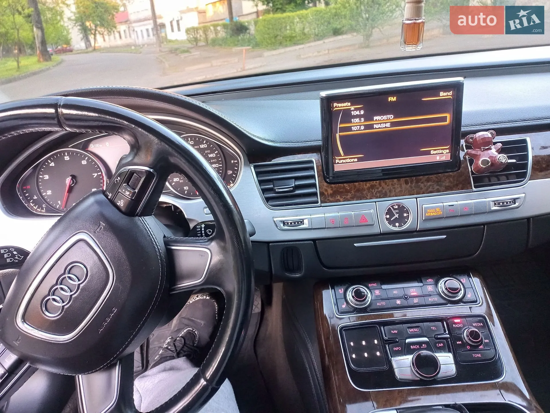 2010 Audi A8 - мініатюра 9