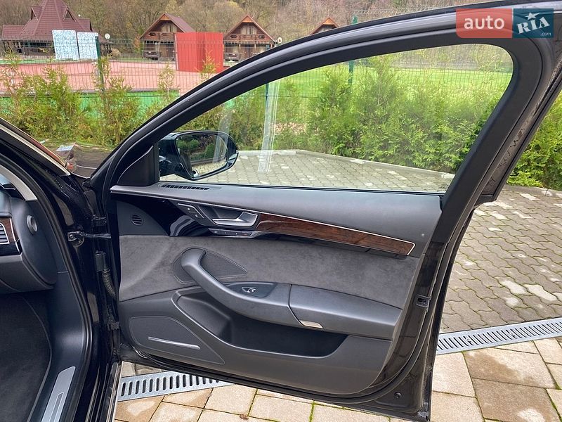 Седан Audi A8 2013 в Киеве