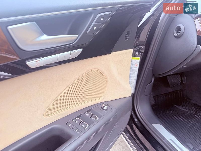 Седан Audi A8 2013 в Ровно