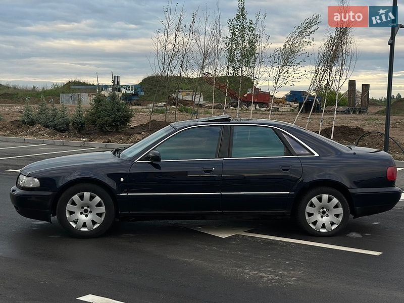 Седан Audi A8 2001 в Ровно